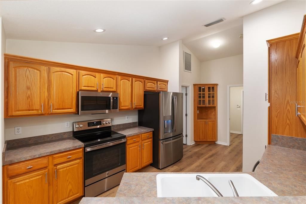 Active With Contract: $379,000 (3 beds, 2 baths, 1702 Square Feet)