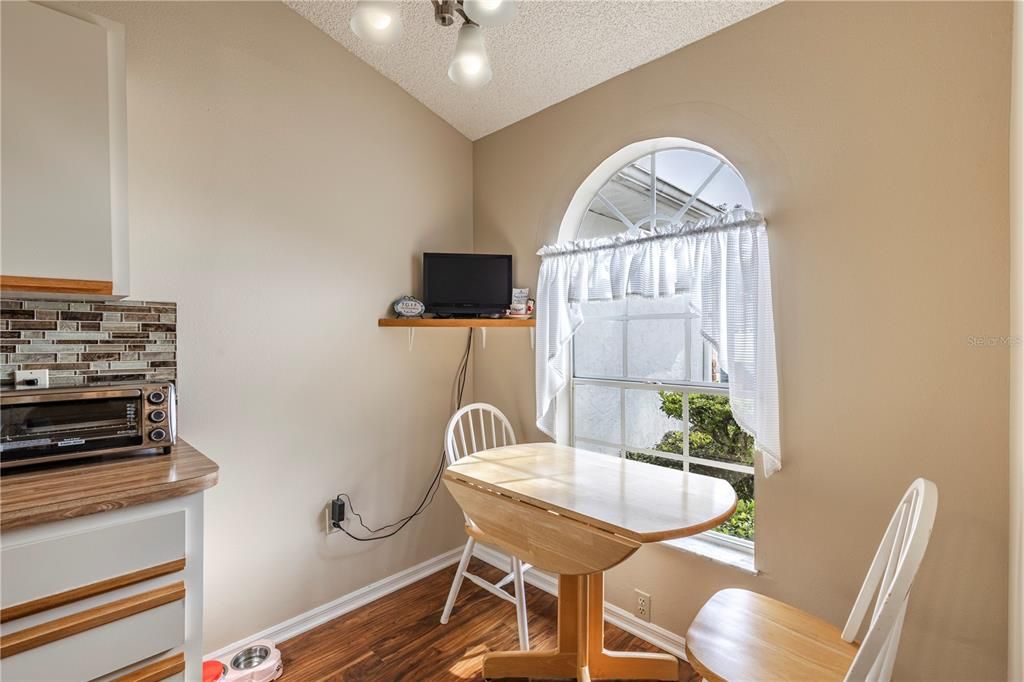 Active With Contract: $249,900 (3 beds, 2 baths, 1328 Square Feet)