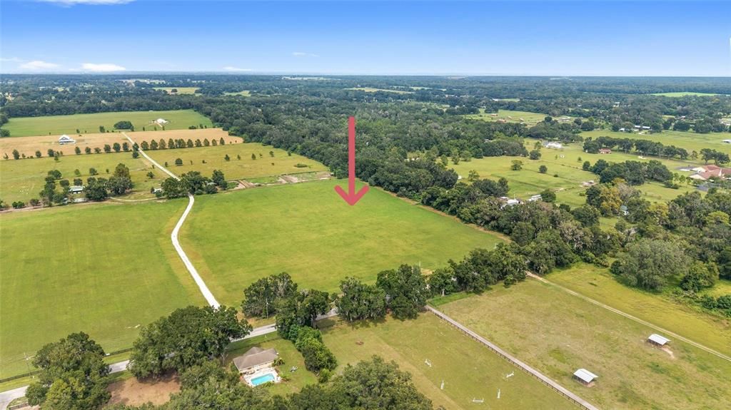 На продажу: $425,000 (13.68 acres)