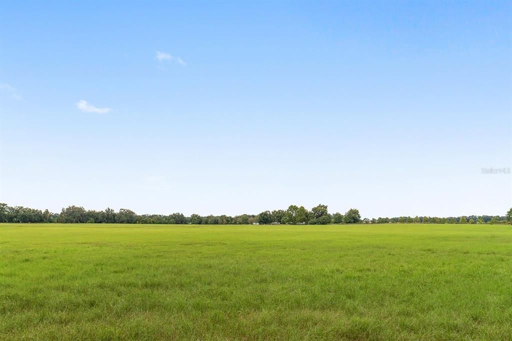 На продажу: $425,000 (13.68 acres)