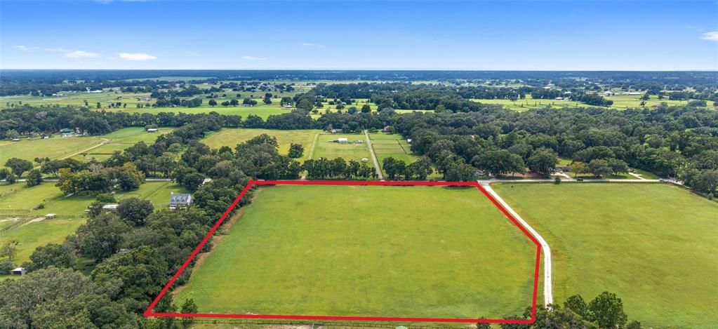 На продажу: $425,000 (13.68 acres)