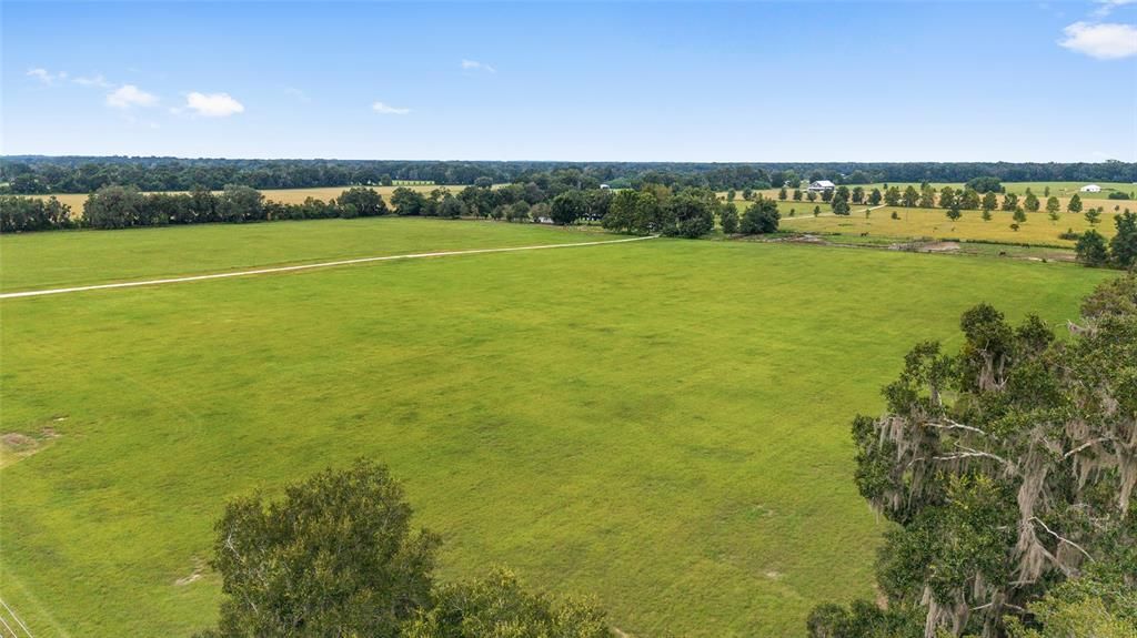 На продажу: $425,000 (13.68 acres)
