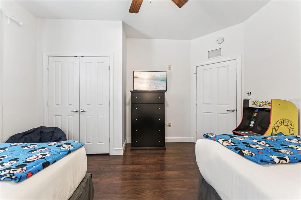 Active With Contract: $306,999 (3 beds, 2 baths, 1344 Square Feet)