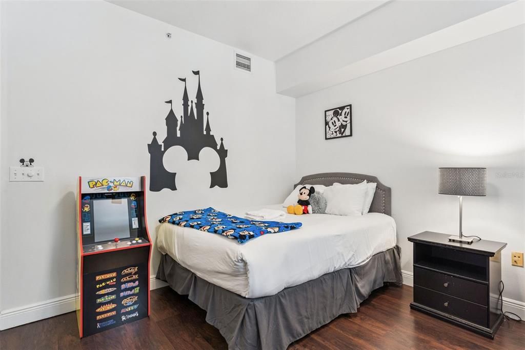 Active With Contract: $306,999 (3 beds, 2 baths, 1344 Square Feet)