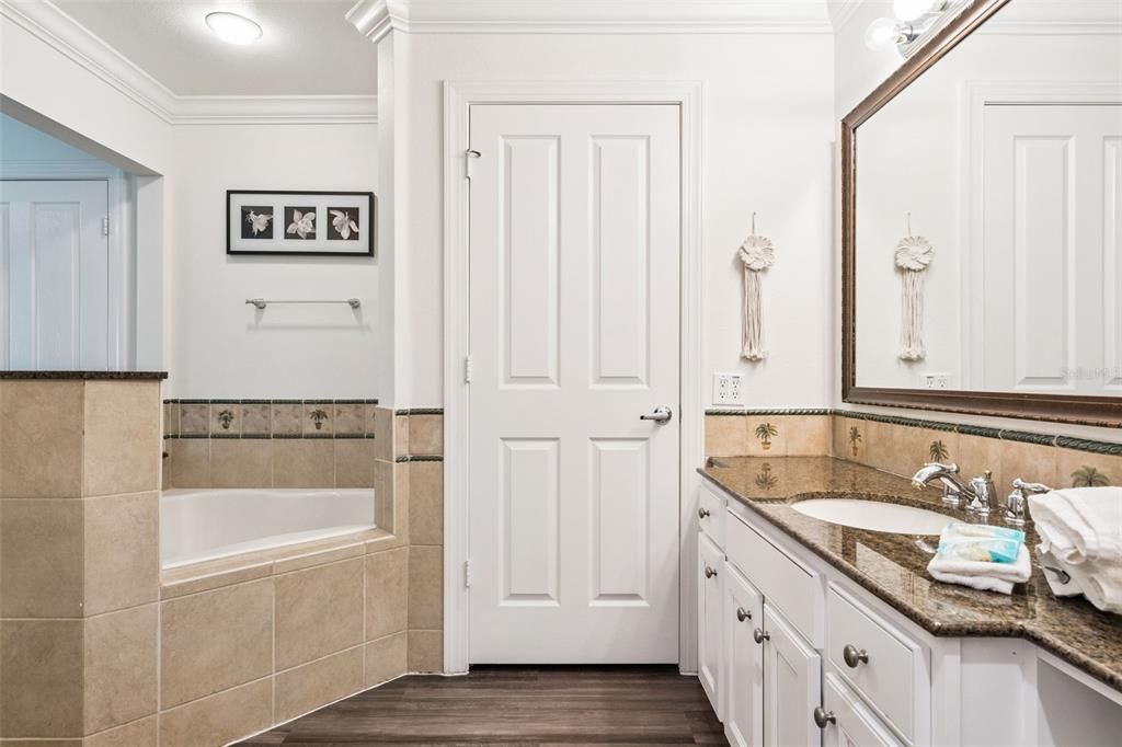 Active With Contract: $306,999 (3 beds, 2 baths, 1344 Square Feet)