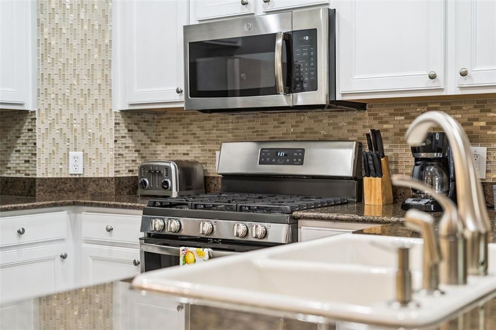 Active With Contract: $306,999 (3 beds, 2 baths, 1344 Square Feet)