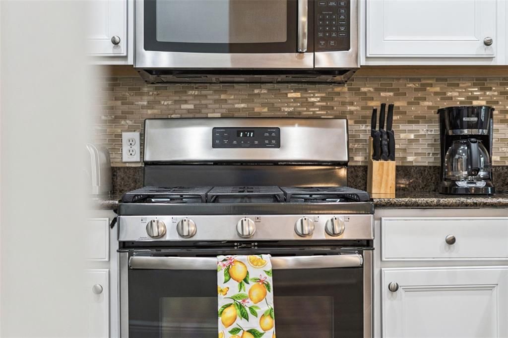 Active With Contract: $306,999 (3 beds, 2 baths, 1344 Square Feet)