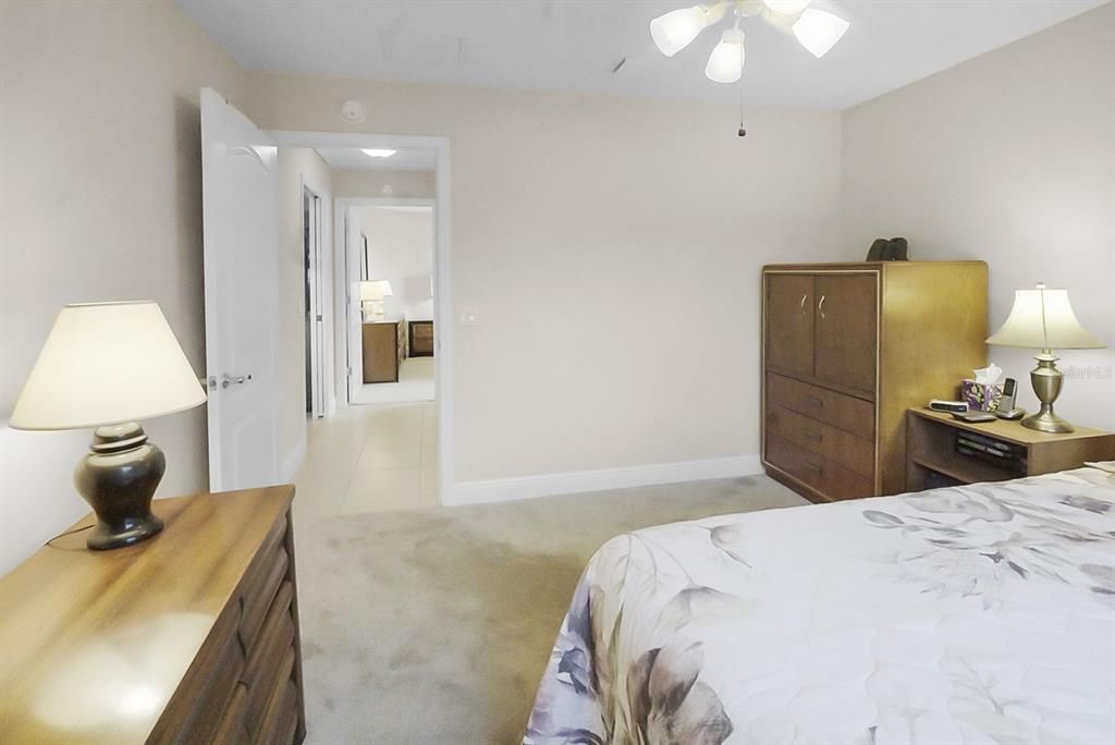 Activo con contrato: $459,900 (3 camas, 2 baños, 1927 Pies cuadrados)