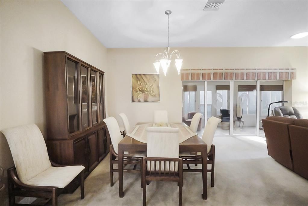 Activo con contrato: $459,900 (3 camas, 2 baños, 1927 Pies cuadrados)