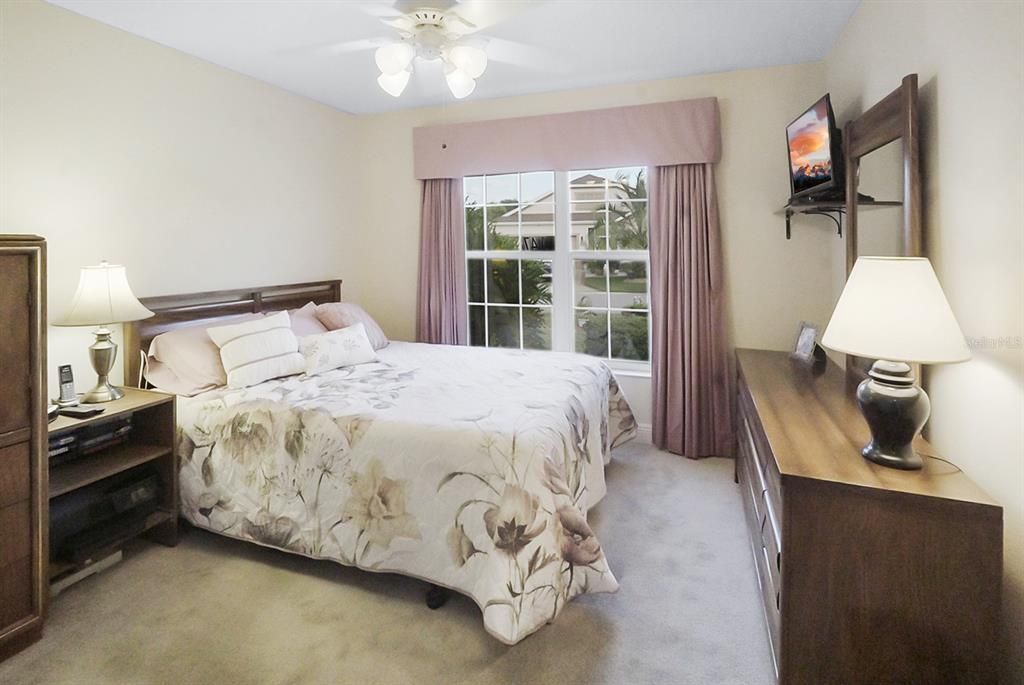 Activo con contrato: $459,900 (3 camas, 2 baños, 1927 Pies cuadrados)