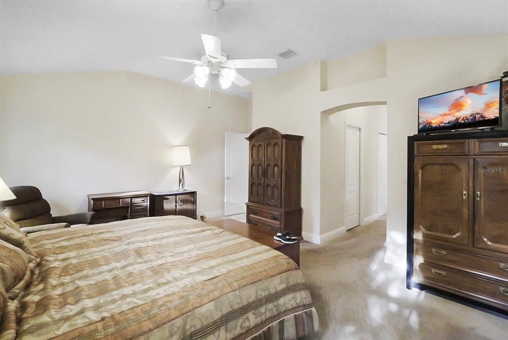 Activo con contrato: $459,900 (3 camas, 2 baños, 1927 Pies cuadrados)