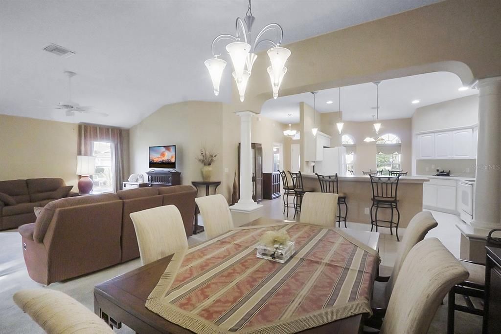 Activo con contrato: $459,900 (3 camas, 2 baños, 1927 Pies cuadrados)