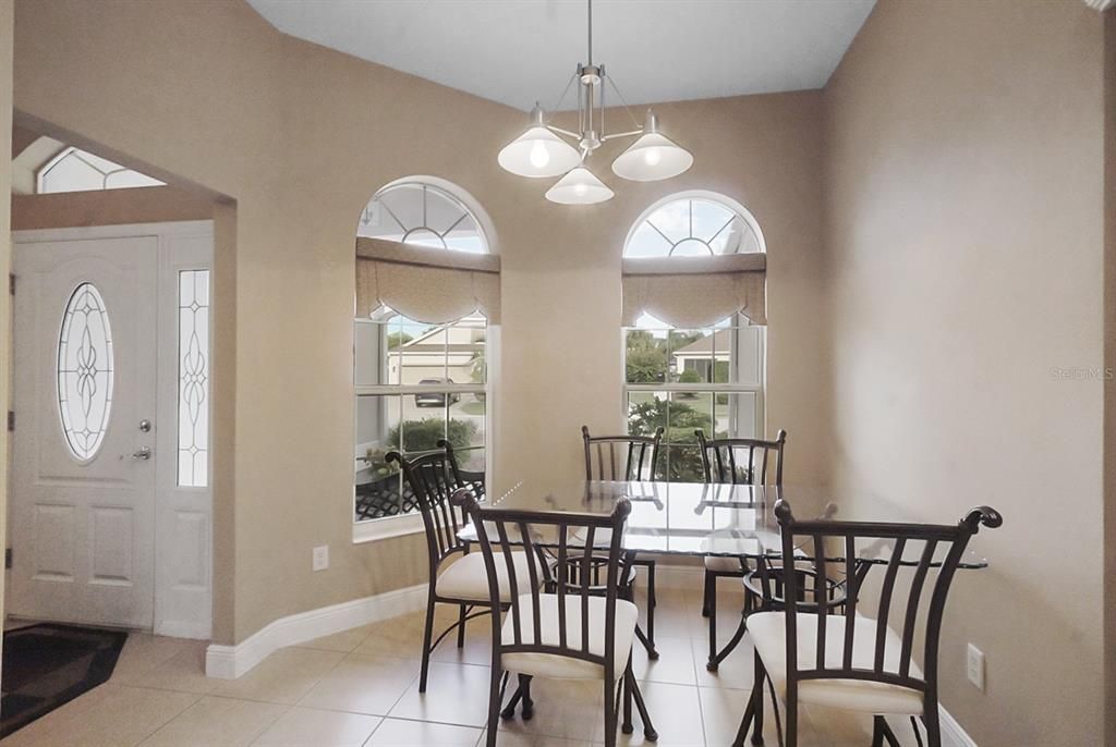 Activo con contrato: $459,900 (3 camas, 2 baños, 1927 Pies cuadrados)