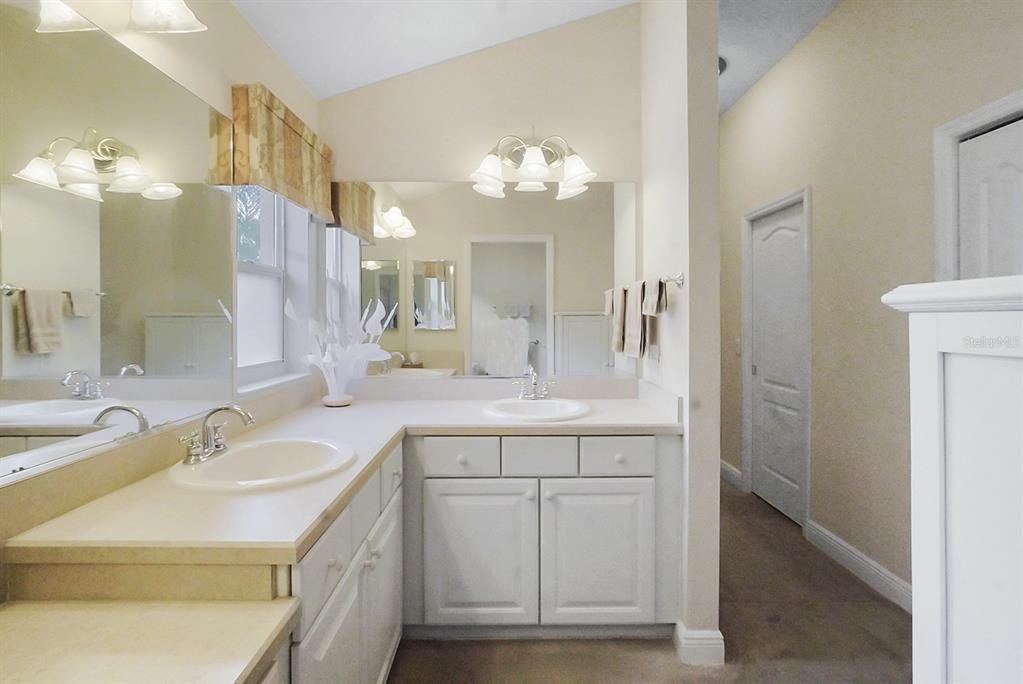 Activo con contrato: $459,900 (3 camas, 2 baños, 1927 Pies cuadrados)