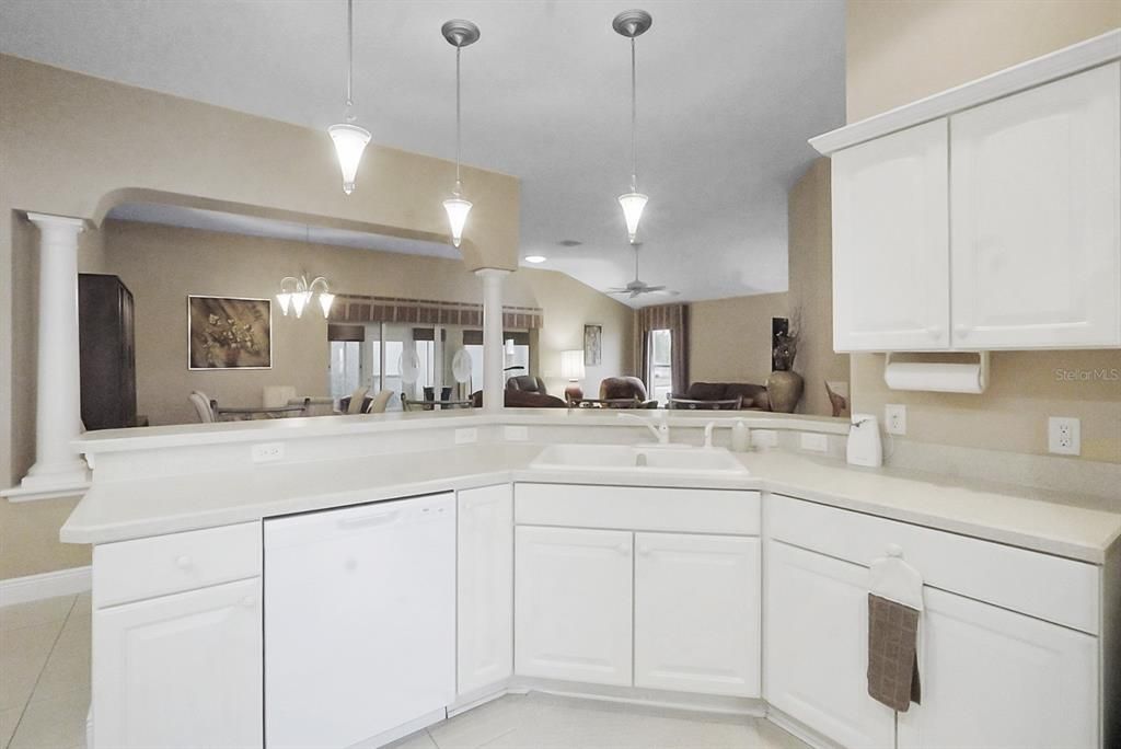 Activo con contrato: $459,900 (3 camas, 2 baños, 1927 Pies cuadrados)