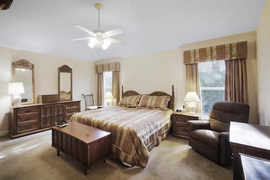 Activo con contrato: $459,900 (3 camas, 2 baños, 1927 Pies cuadrados)