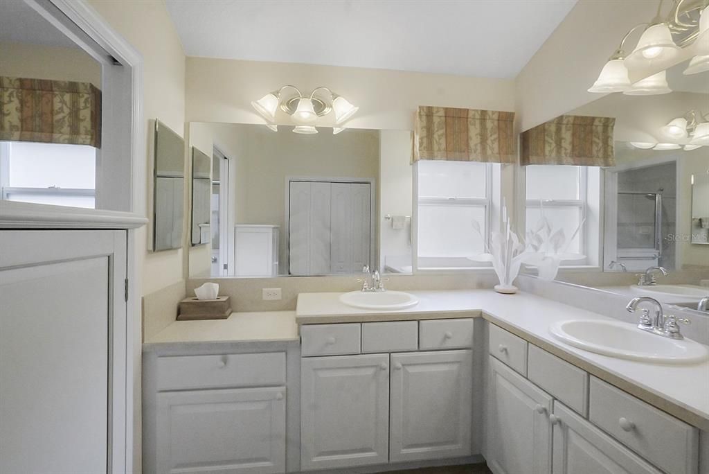 Activo con contrato: $459,900 (3 camas, 2 baños, 1927 Pies cuadrados)