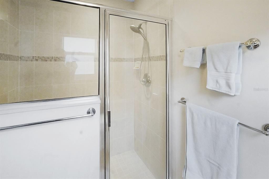 Activo con contrato: $459,900 (3 camas, 2 baños, 1927 Pies cuadrados)