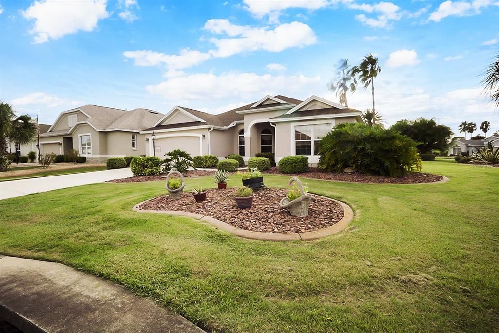 Activo con contrato: $459,900 (3 camas, 2 baños, 1927 Pies cuadrados)