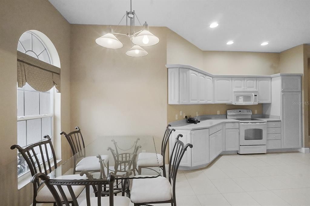 Activo con contrato: $459,900 (3 camas, 2 baños, 1927 Pies cuadrados)