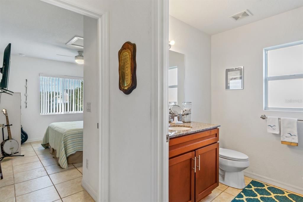 合同活跃: $295,000 (3 贝兹, 2 浴室, 1367 平方英尺)