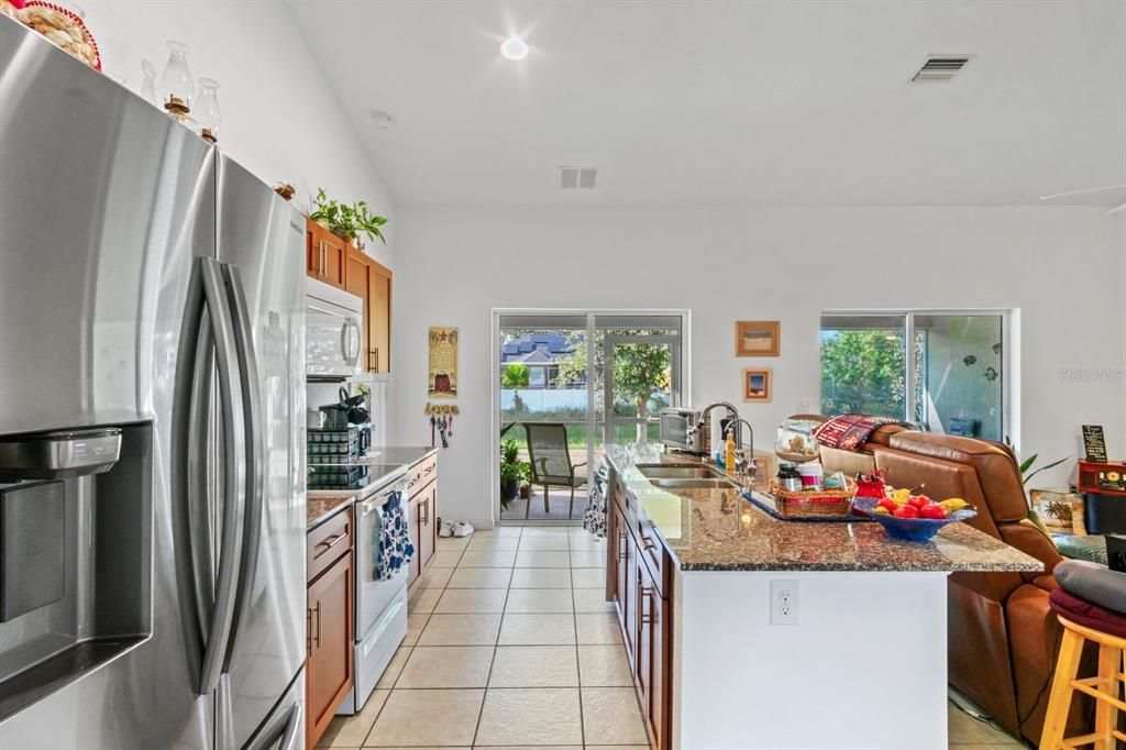 合同活跃: $295,000 (3 贝兹, 2 浴室, 1367 平方英尺)