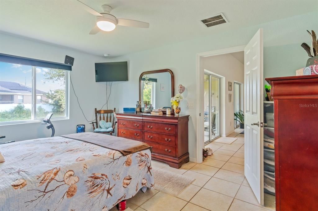 合同活跃: $295,000 (3 贝兹, 2 浴室, 1367 平方英尺)