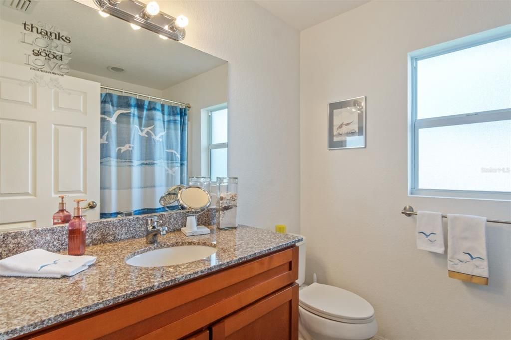 合同活跃: $295,000 (3 贝兹, 2 浴室, 1367 平方英尺)