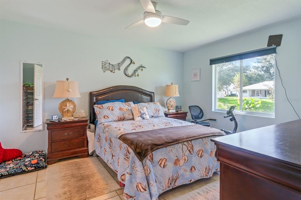 合同活跃: $295,000 (3 贝兹, 2 浴室, 1367 平方英尺)