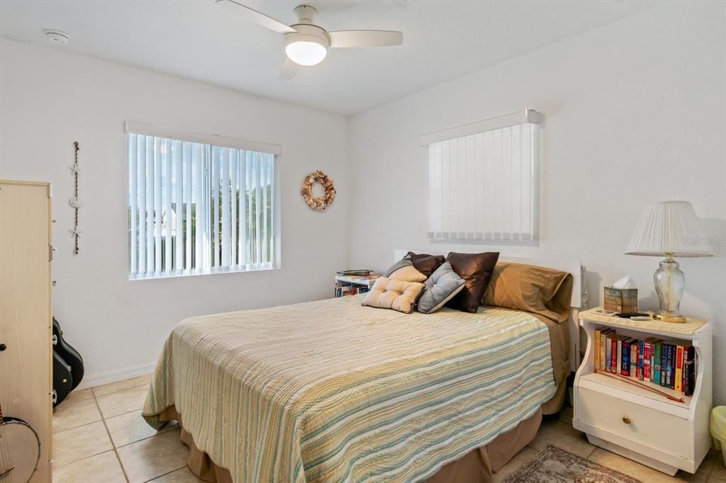 合同活跃: $295,000 (3 贝兹, 2 浴室, 1367 平方英尺)