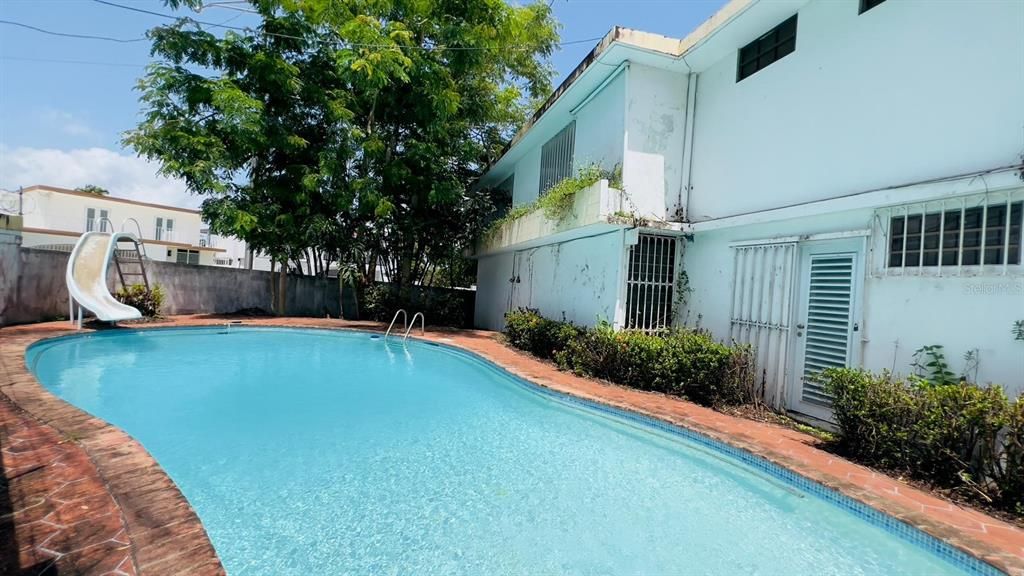 Под контрактом: $398,000 (4 спален, 3 ванн, 3070 Квадратных фут)