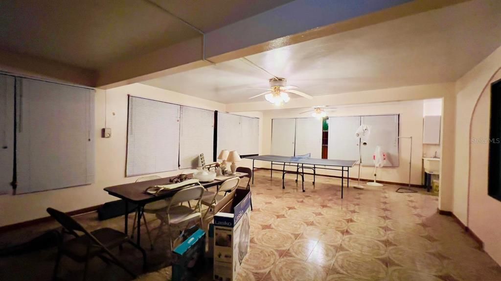 Под контрактом: $398,000 (4 спален, 3 ванн, 3070 Квадратных фут)