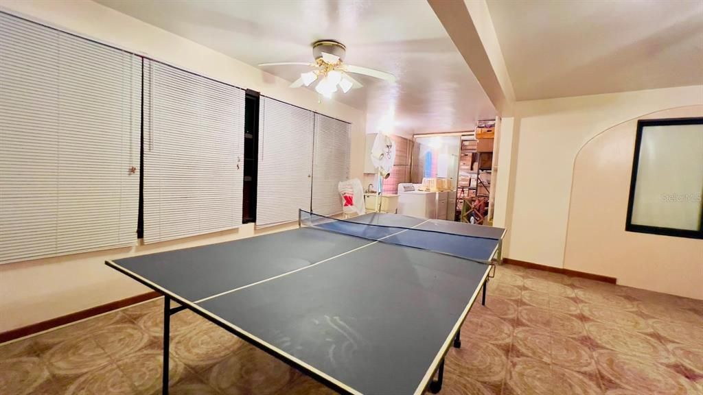 Под контрактом: $398,000 (4 спален, 3 ванн, 3070 Квадратных фут)