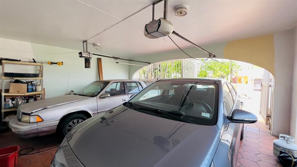 Под контрактом: $398,000 (4 спален, 3 ванн, 3070 Квадратных фут)