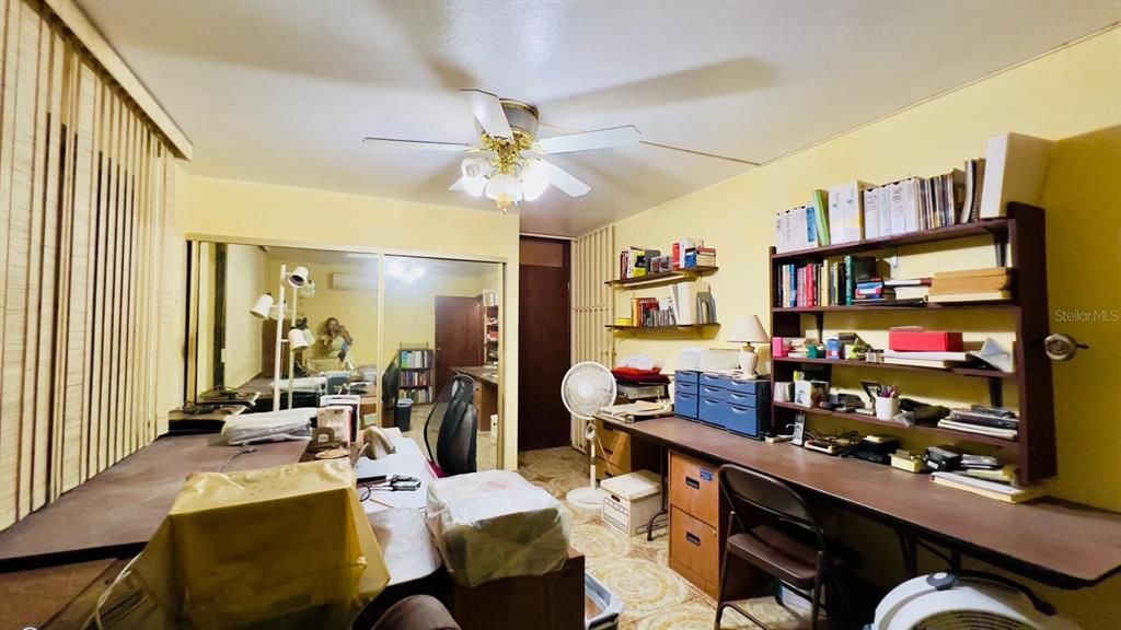 Под контрактом: $398,000 (4 спален, 3 ванн, 3070 Квадратных фут)