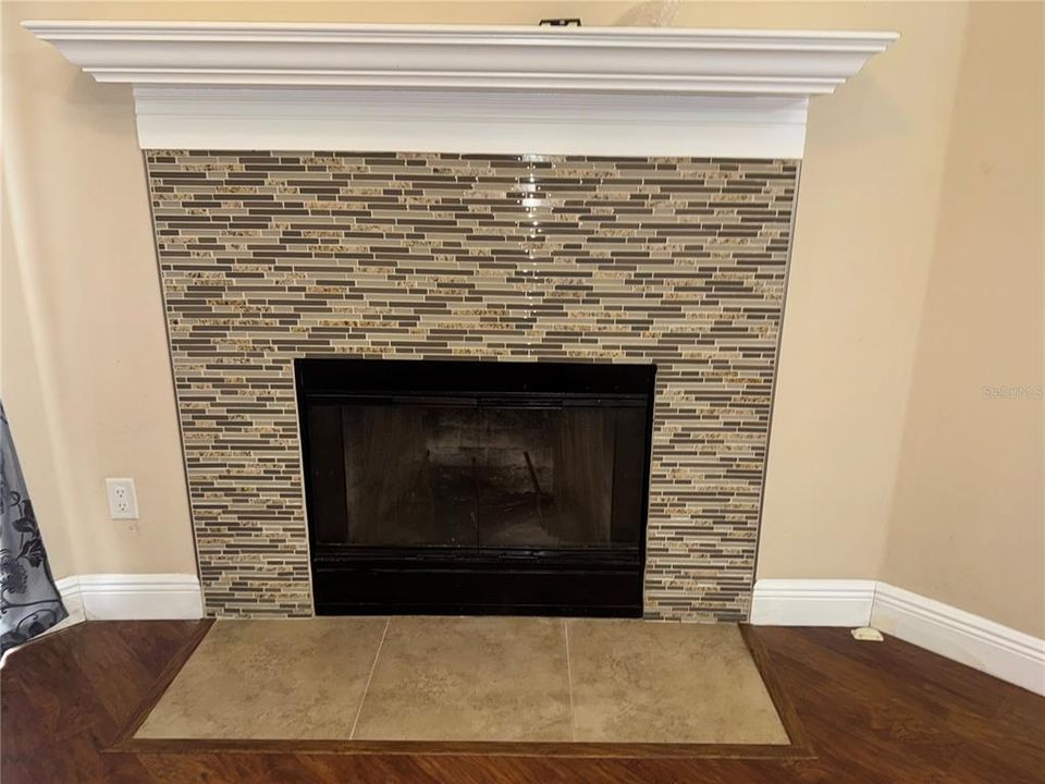 Active With Contract: $285,000 (3 beds, 2 baths, 1144 Square Feet)