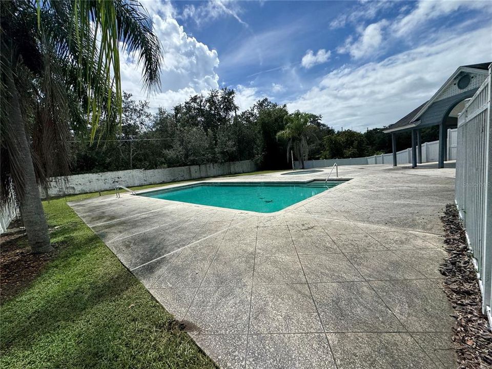 Active With Contract: $285,000 (3 beds, 2 baths, 1144 Square Feet)