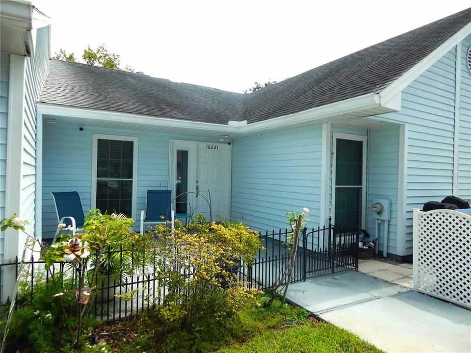 待售: $297,000 (2 贝兹, 2 浴室, 1094 平方英尺)