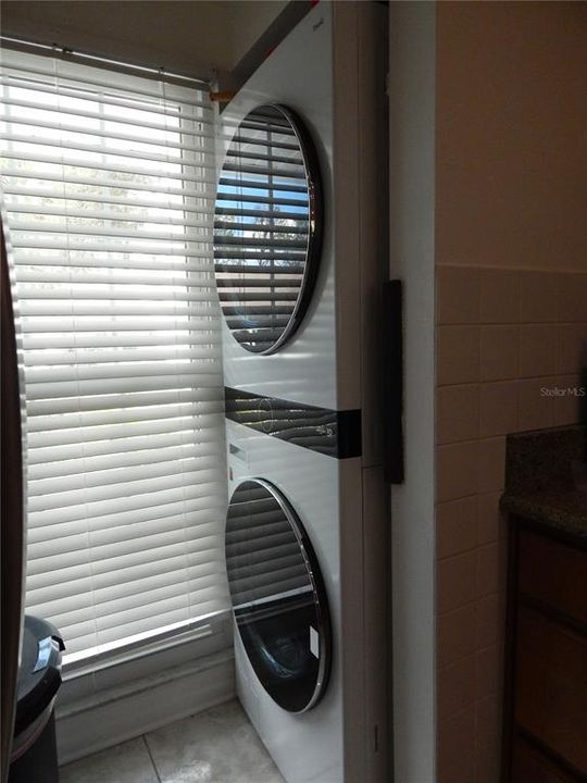 待售: $297,000 (2 贝兹, 2 浴室, 1094 平方英尺)