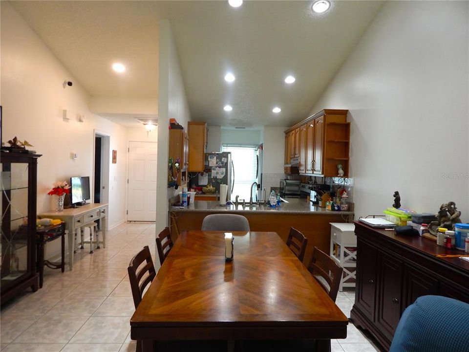 待售: $297,000 (2 贝兹, 2 浴室, 1094 平方英尺)