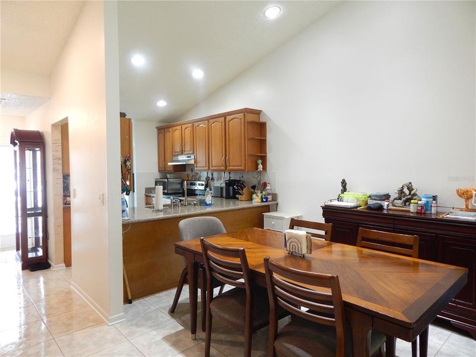 待售: $297,000 (2 贝兹, 2 浴室, 1094 平方英尺)