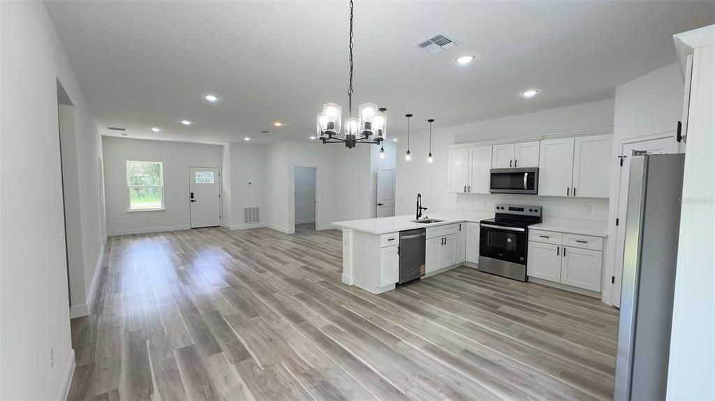 En Venta: $315,000 (4 camas, 2 baños, 1833 Pies cuadrados)