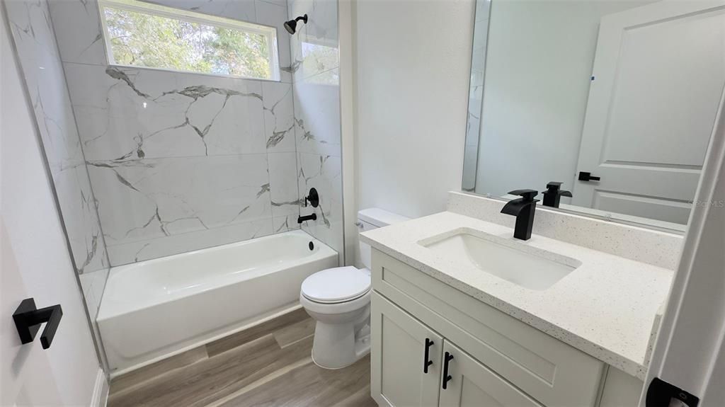 En Venta: $315,000 (4 camas, 2 baños, 1833 Pies cuadrados)