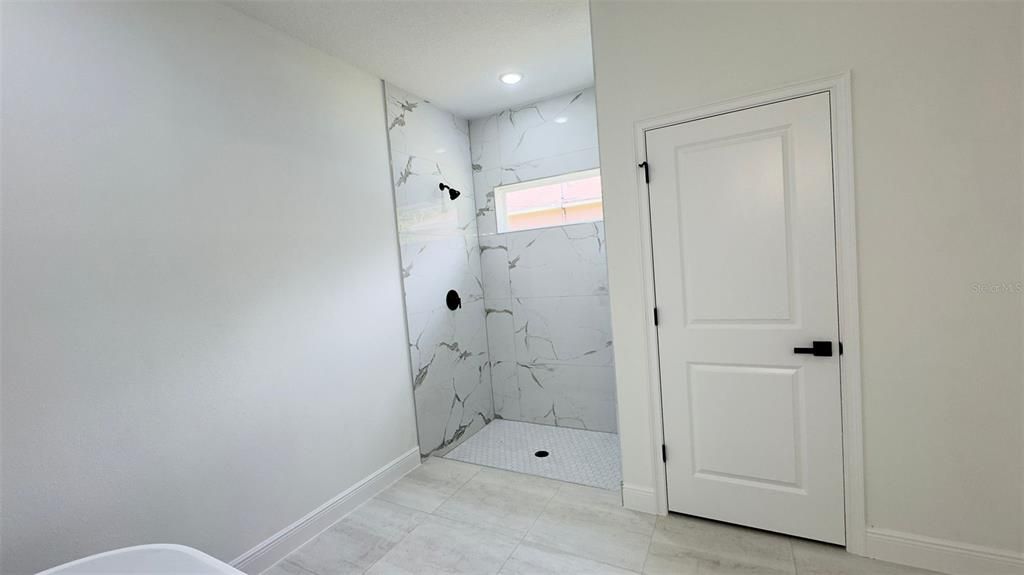 En Venta: $315,000 (4 camas, 2 baños, 1833 Pies cuadrados)