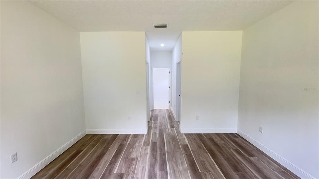 En Venta: $315,000 (4 camas, 2 baños, 1833 Pies cuadrados)