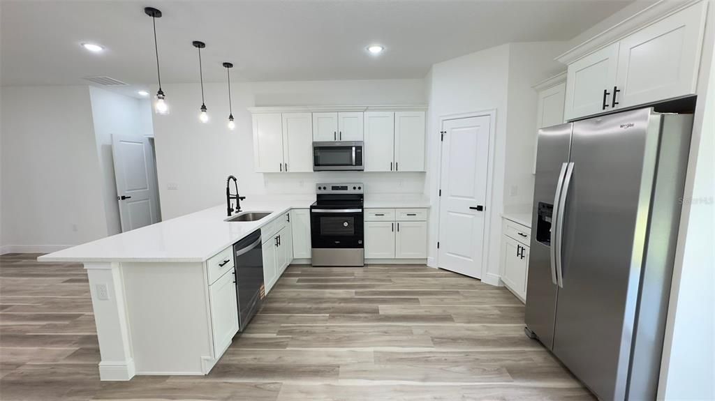 En Venta: $315,000 (4 camas, 2 baños, 1833 Pies cuadrados)