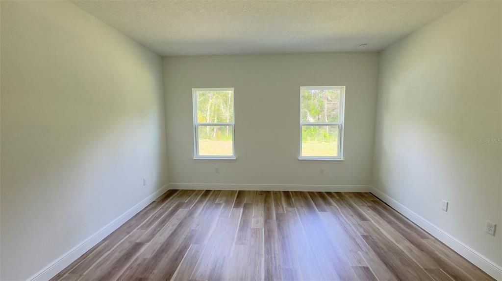 En Venta: $315,000 (4 camas, 2 baños, 1833 Pies cuadrados)