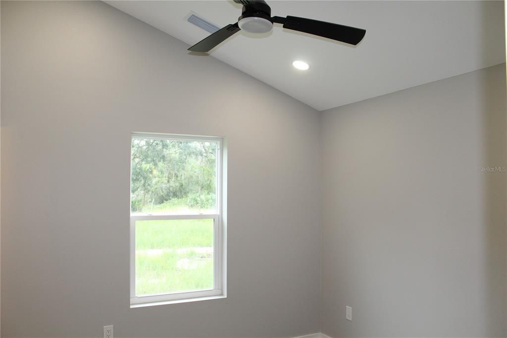 合同活跃: $479,999 (4 贝兹, 3 浴室, 1650 平方英尺)