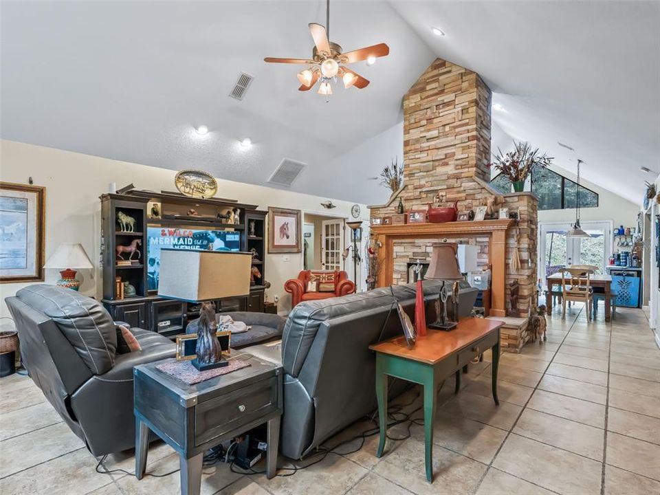 待售: $725,000 (3 贝兹, 2 浴室, 1908 平方英尺)