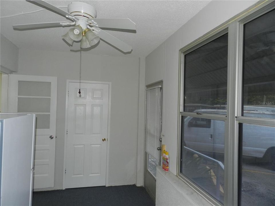 Active With Contract: $119,000 (2 beds, 2 baths, 885 Square Feet)
